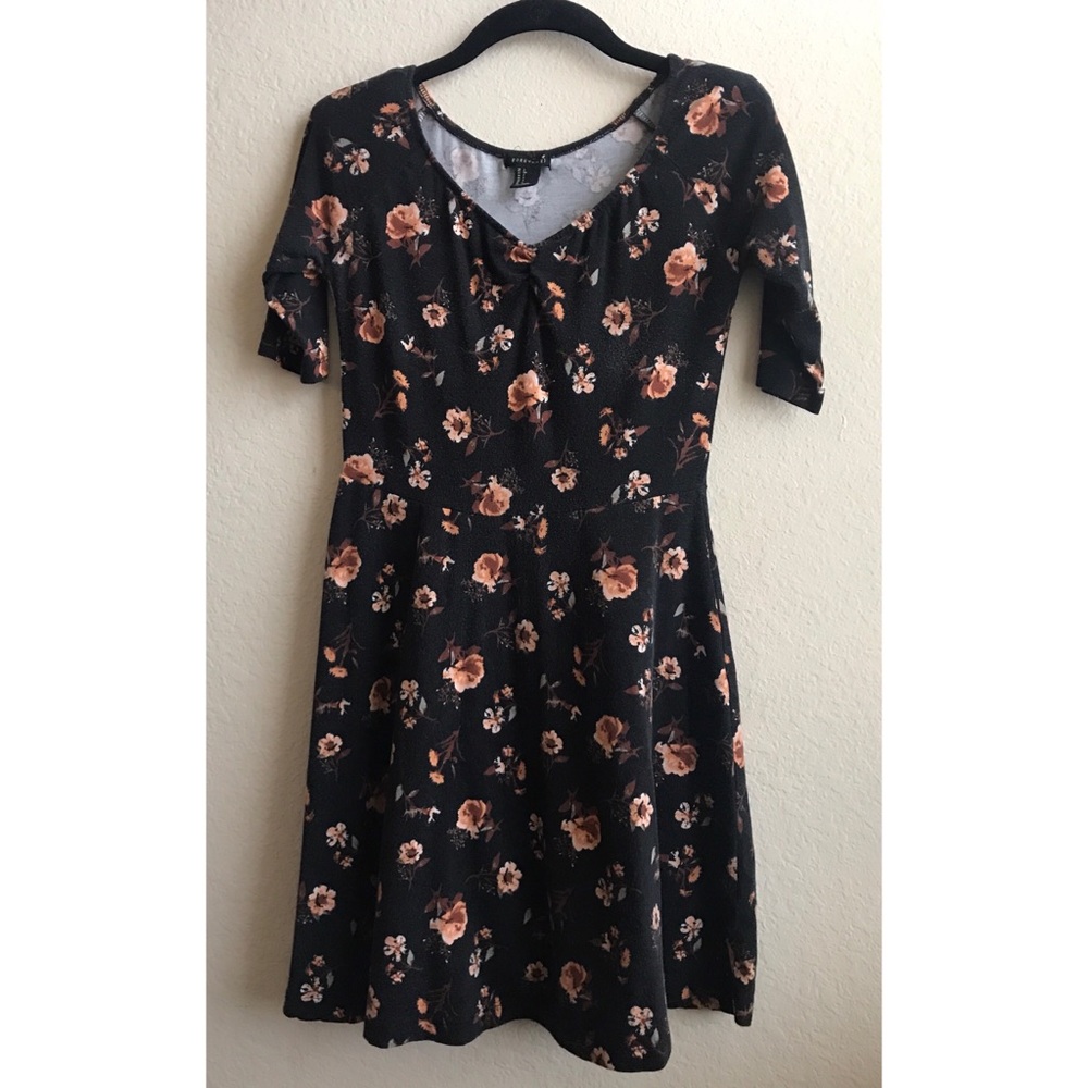 Forever 21 black floral half sleeve dress. Small